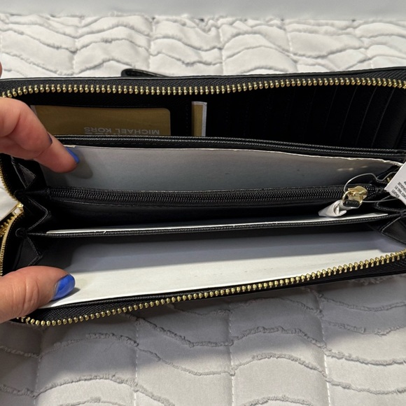 Jet Set Travel Large Pebbled Leather wallet/ wristlet - Picture 8 of 10